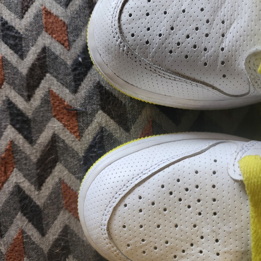 Air Jordan 1 Retro High OG 'First Class Flight' Sneakers - Picture 8 of 9